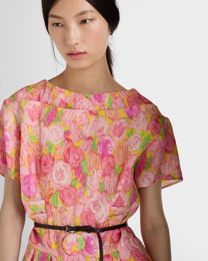 Vestido de cloqué con estampado floral Vestido de cloqué con estampado floral