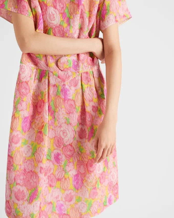 Vestido de cloqué con estampado floral Vestido de cloqué con estampado floral