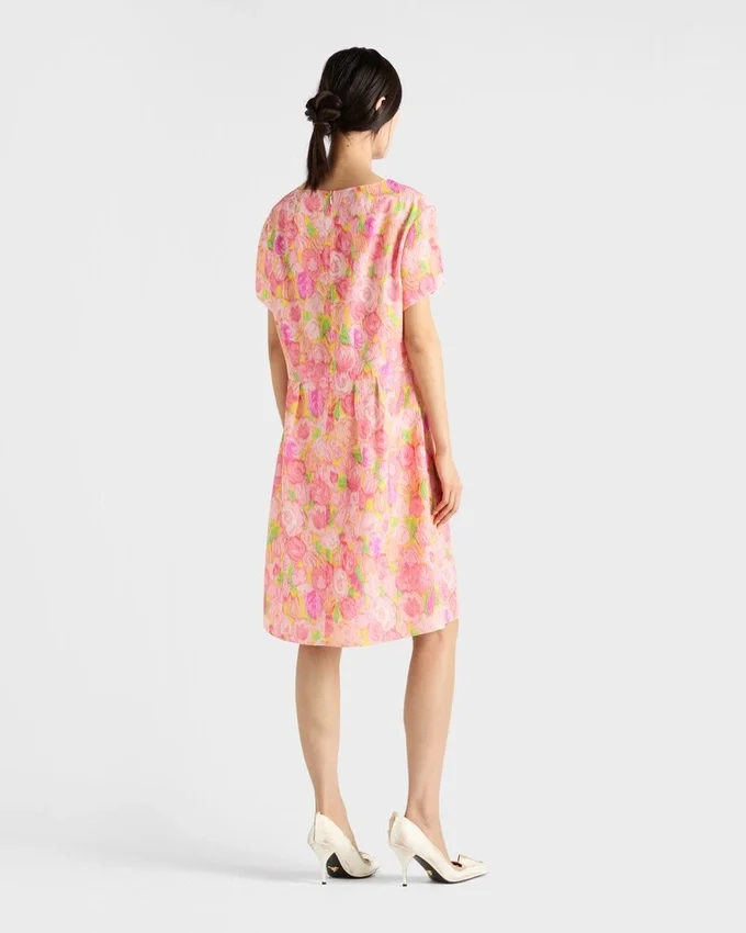 Vestido de cloqué con estampado floral Vestido de cloqué con estampado floral