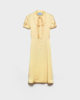 Vestido de crepé satinado
