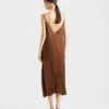 Vestido de crepé satinado