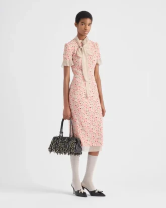 Vestido de georgette elástico estampado