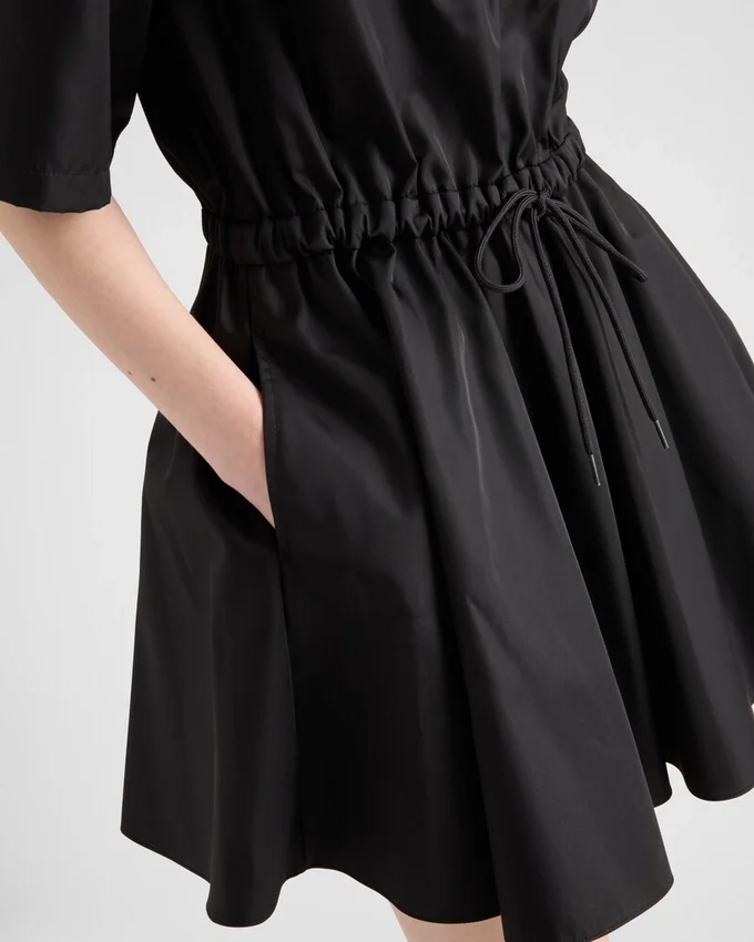 Vestido de manga corta de Re-Nylon Vestido de manga corta de Re-Nylon