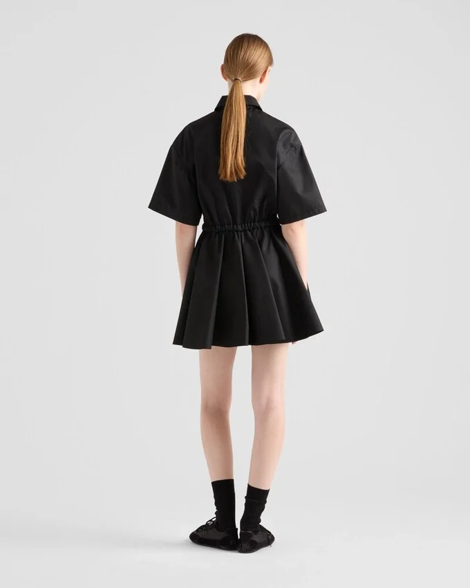 Vestido de manga corta de Re-Nylon Vestido de manga corta de Re-Nylon