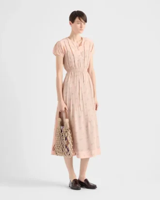 Vestido de ponga con estampado floral Vestido de ponga con estampado floral