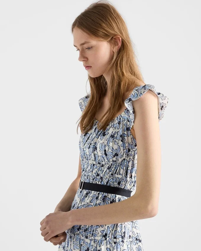 Vestido de ponga con estampado floral Vestido de ponga con estampado floral