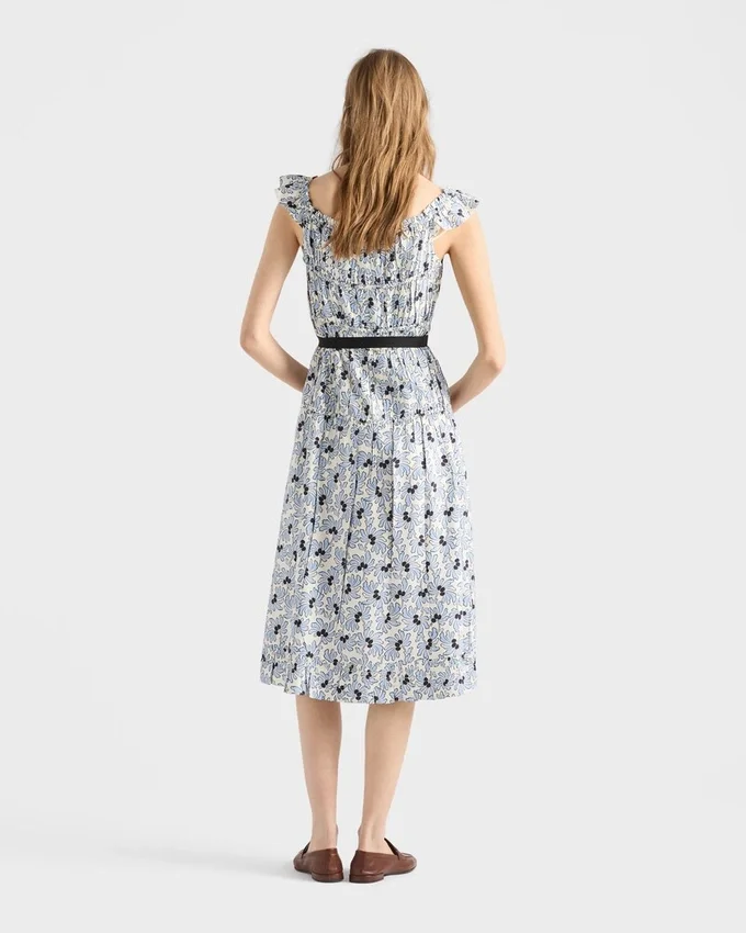 Vestido de ponga con estampado floral Vestido de ponga con estampado floral