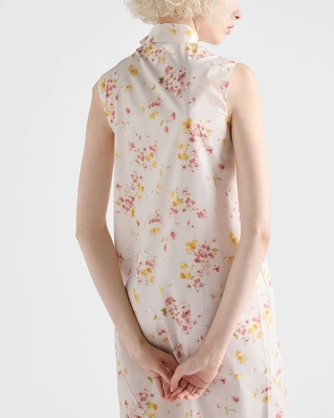 Vestido de popelín plisado con estampado floral Vestido de popelín plisado con estampado floral