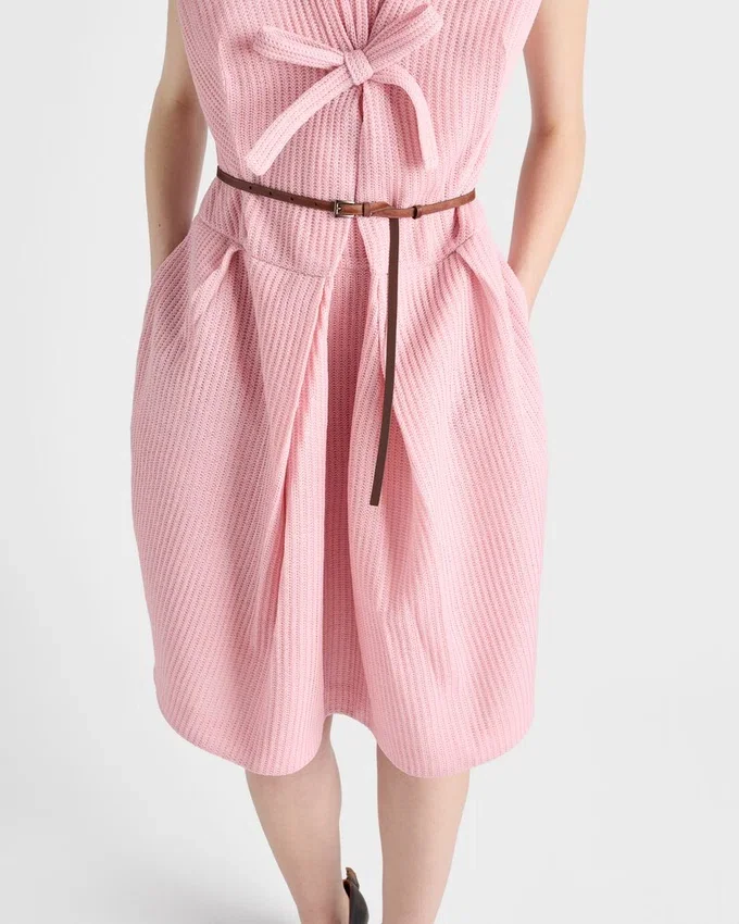 Vestido de punto de lana con lazo Vestido de punto de lana con lazo