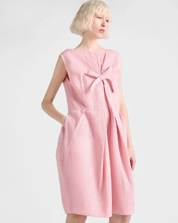 Vestido de punto de lana con lazo Vestido de punto de lana con lazo