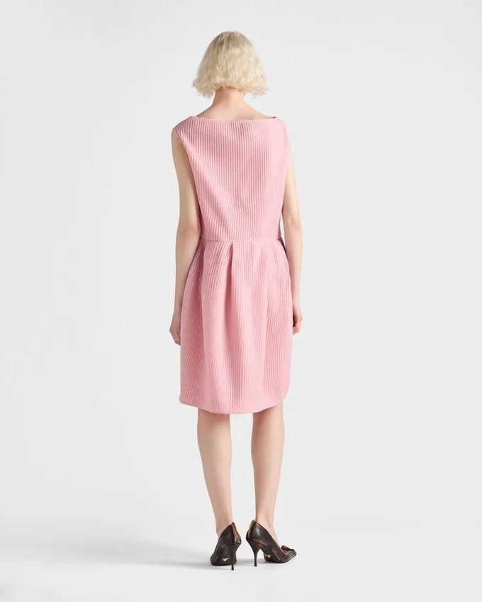 Vestido de punto de lana con lazo Vestido de punto de lana con lazo