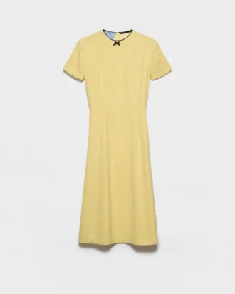 Vestido de satén de lunares