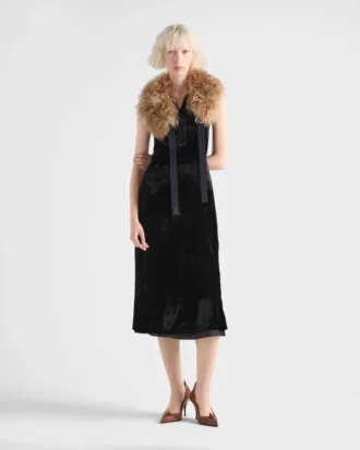 Vestido de terciopelo arrugado