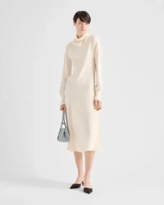 Vestido midi de tela de seda