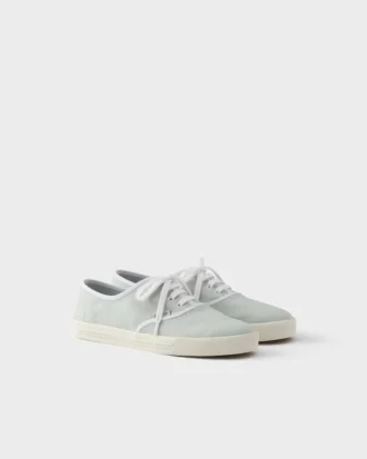 Zapatillas con cordones de tela perforada