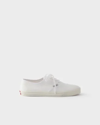 Zapatillas con cordones de tela perforada