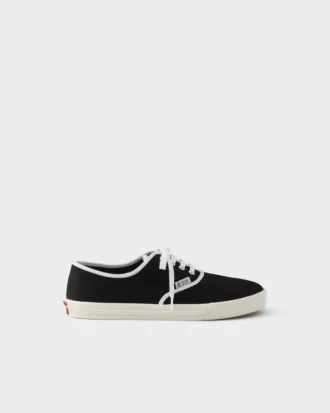 Zapatillas con cordones de tela perforada