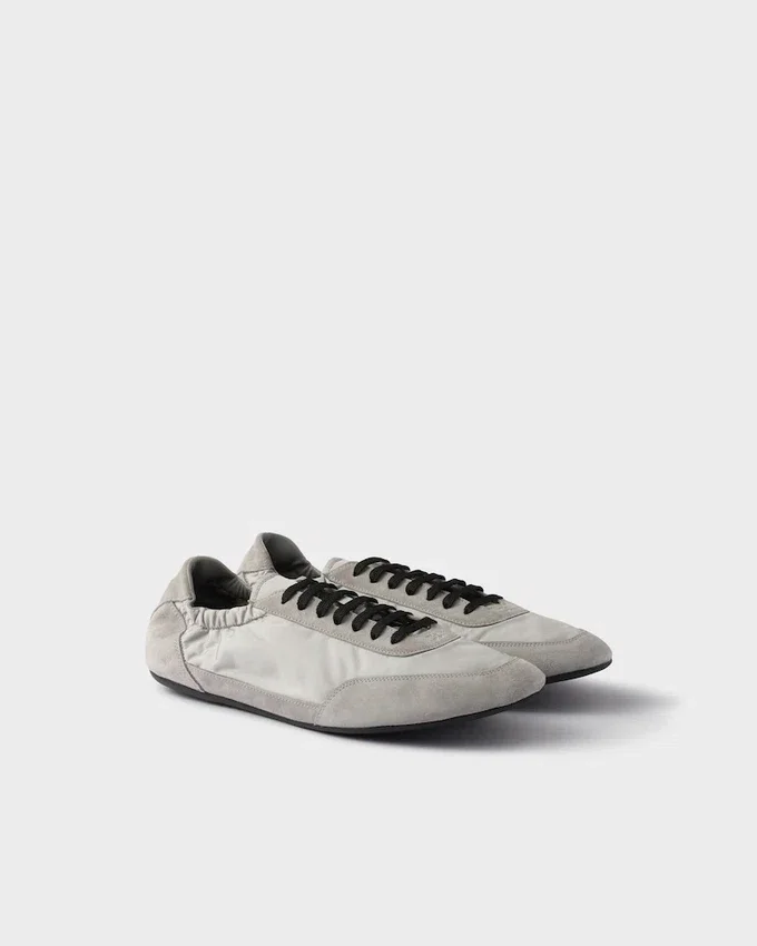 Zapatillas elásticas de Re-Nylon y gamuza Zapatillas elásticas de Re-Nylon y gamuza