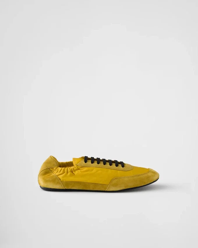 Zapatillas elásticas de Re-Nylon y gamuza Zapatillas elásticas de Re-Nylon y gamuza