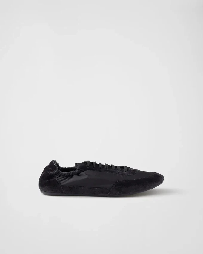 Zapatillas elásticas de Re-Nylon y gamuza Zapatillas elásticas de Re-Nylon y gamuza