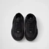 Zapatillas elásticas de Re-Nylon y gamuza Zapatillas elásticas de Re-Nylon y gamuza