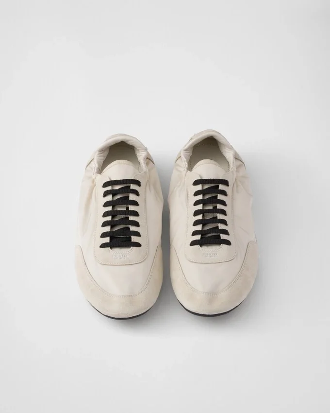 Zapatillas elásticas de Re-Nylon y gamuza Zapatillas elásticas de Re-Nylon y gamuza