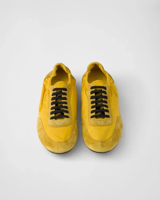 Zapatillas elásticas de Re-Nylon y gamuza Zapatillas elásticas de Re-Nylon y gamuza