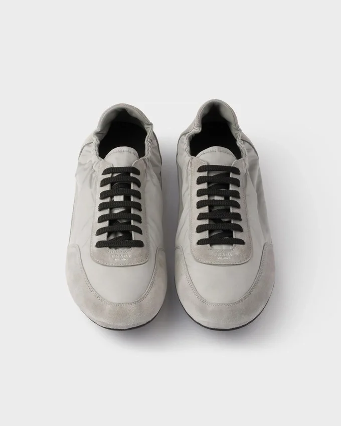 Zapatillas elásticas de Re-Nylon y gamuza Zapatillas elásticas de Re-Nylon y gamuza