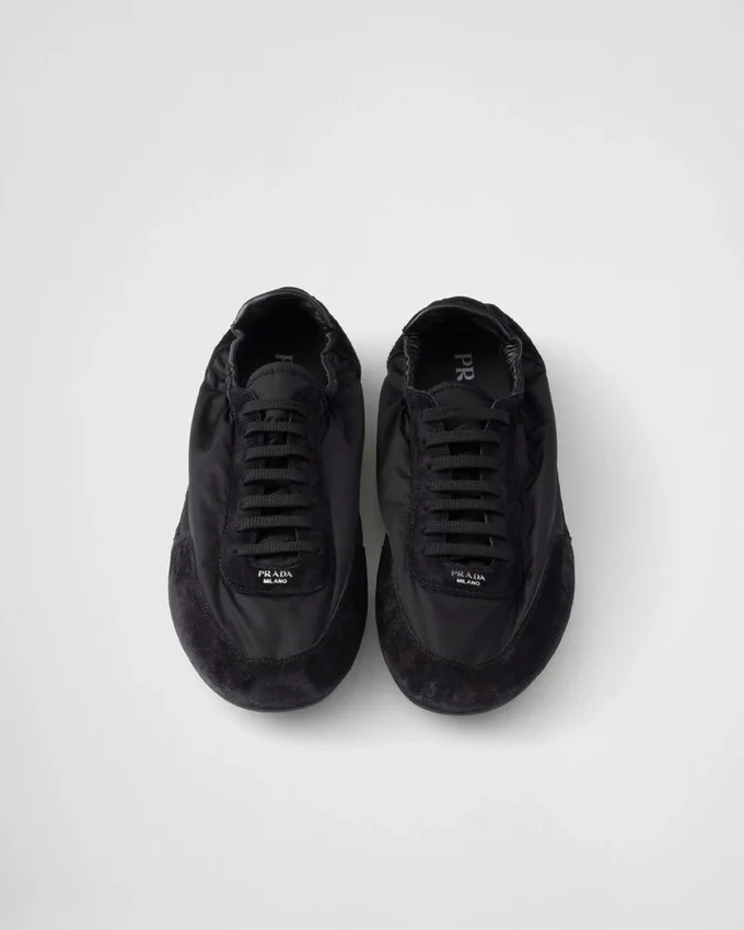 Zapatillas elásticas de Re-Nylon y gamuza Zapatillas elásticas de Re-Nylon y gamuza