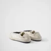 Zapatillas elásticas de Re-Nylon y gamuza Zapatillas elásticas de Re-Nylon y gamuza