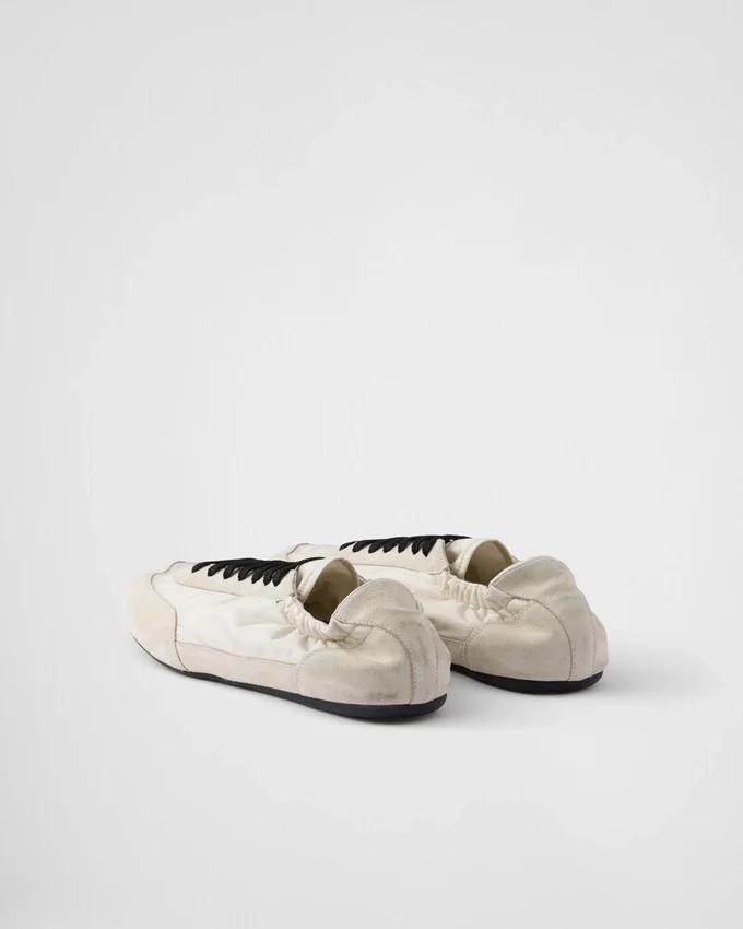 Zapatillas elásticas de Re-Nylon y gamuza Zapatillas elásticas de Re-Nylon y gamuza