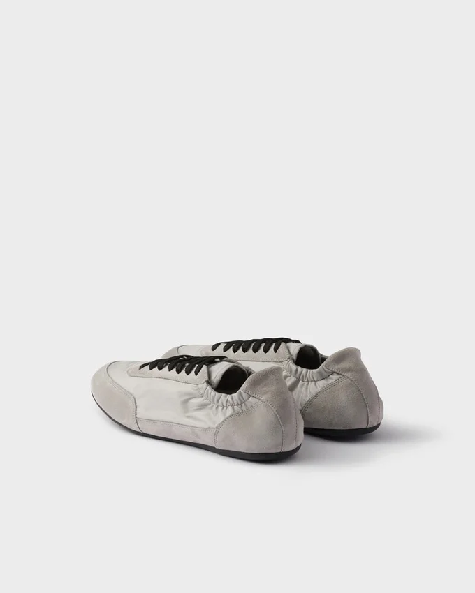 Zapatillas elásticas de Re-Nylon y gamuza Zapatillas elásticas de Re-Nylon y gamuza