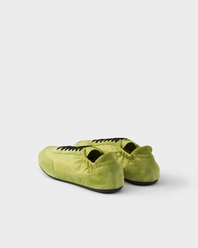 Zapatillas elásticas de Re-Nylon y gamuza Zapatillas elásticas de Re-Nylon y gamuza