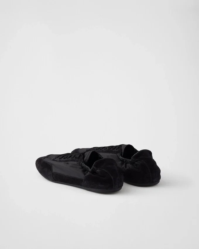 Zapatillas elásticas de Re-Nylon y gamuza Zapatillas elásticas de Re-Nylon y gamuza