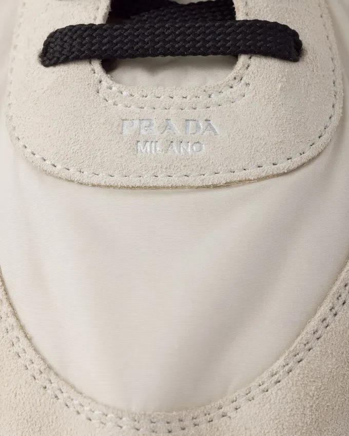Zapatillas elásticas de Re-Nylon y gamuza Zapatillas elásticas de Re-Nylon y gamuza