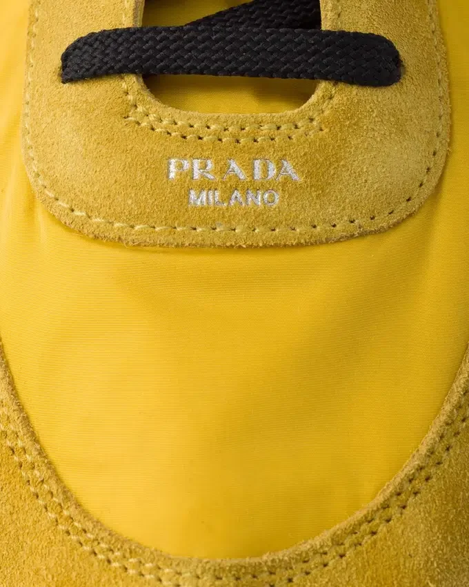Zapatillas elásticas de Re-Nylon y gamuza Zapatillas elásticas de Re-Nylon y gamuza