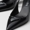 Zapatos de tacón con talón abierto de charol Zapatos de tacón con talón abierto de charol