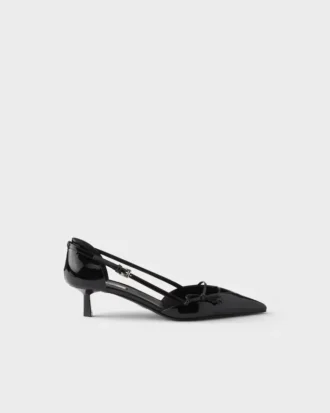 Zapatos de tacón de charol con laterales abiertos