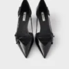 Zapatos de tacón de charol con laterales abiertos Zapatos de tacón de charol con laterales abiertos