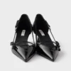 Zapatos de tacón de charol con laterales abiertos Zapatos de tacón de charol con laterales abiertos