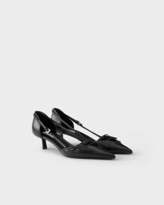 Zapatos de tacón de cuero con laterales abiertos