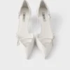 Zapatos de tacón de cuero con laterales abiertos Zapatos de tacón de cuero con laterales abiertos