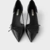 Zapatos de tacón de cuero con laterales abiertos Zapatos de tacón de cuero con laterales abiertos