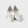 Zapatos de tacón de cuero con laterales abiertos Zapatos de tacón de cuero con laterales abiertos