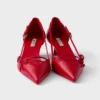 Zapatos de tacón de cuero con laterales abiertos Zapatos de tacón de cuero con laterales abiertos